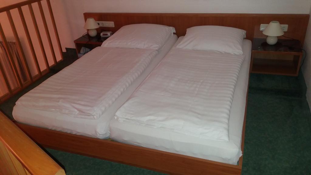 Altes Wirtshaus Foerdergersdorf Bed & Breakfast タラント エクステリア 写真